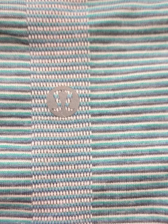 Set of 2 Lululemon Women's Shirts - Picture 8 of 8